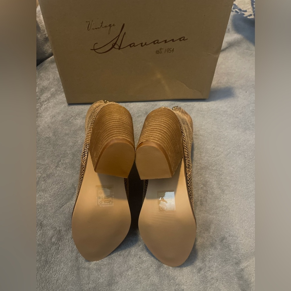 ❤️‍🔥Vintage Havana Rook Bootie❤️‍🔥 - Picture 2 of 5